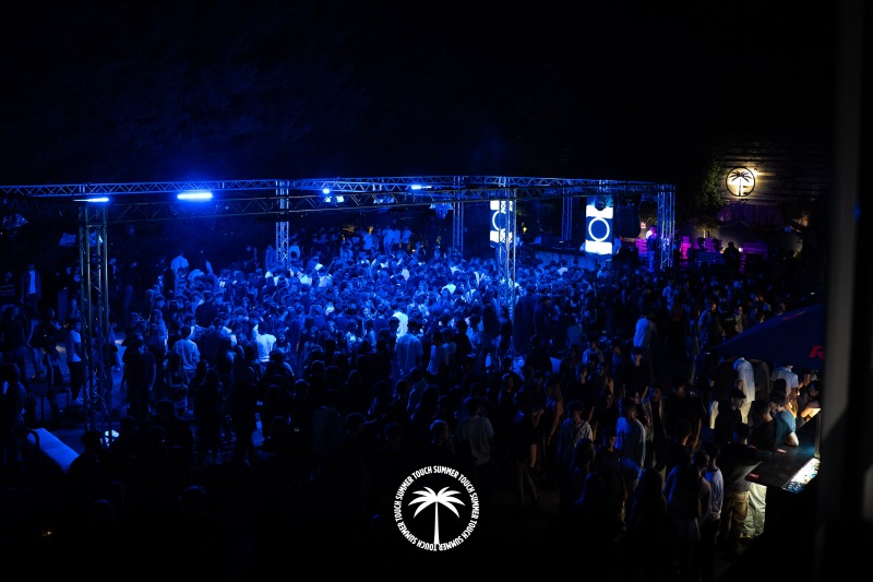12.09-TOUCH-SUMMER-29-di-86